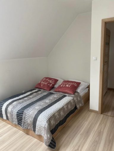 Schlafzimmer mit Doppelbett