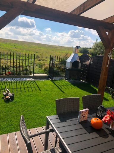 Garten und Ausgang auf's Feld